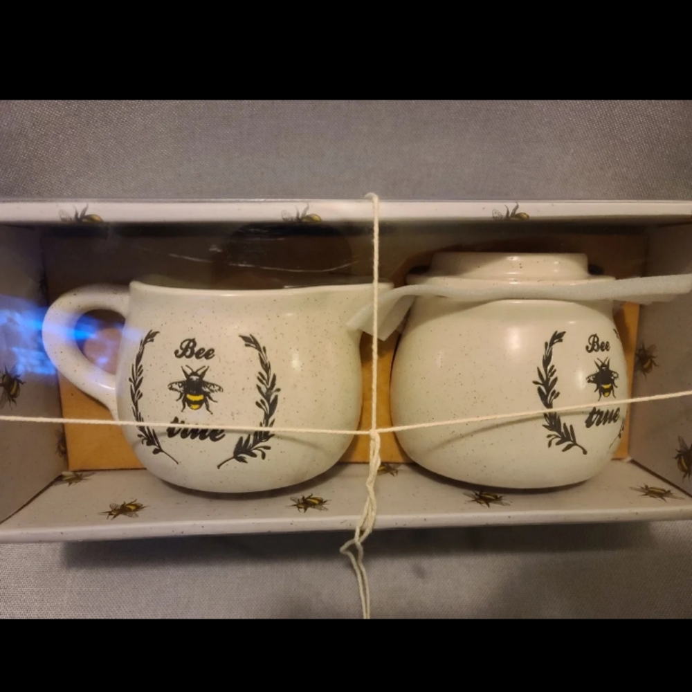 Bee Sugar & Creamer